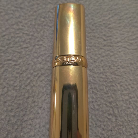 L'Oreal Paris Colour Riche Lipstick - Successful Red - Picture 3 of 3